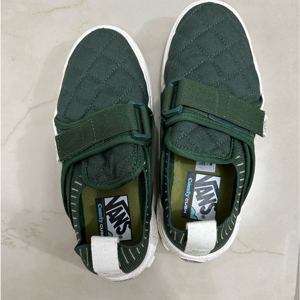 Vans coast Cc slip ons! Size 6